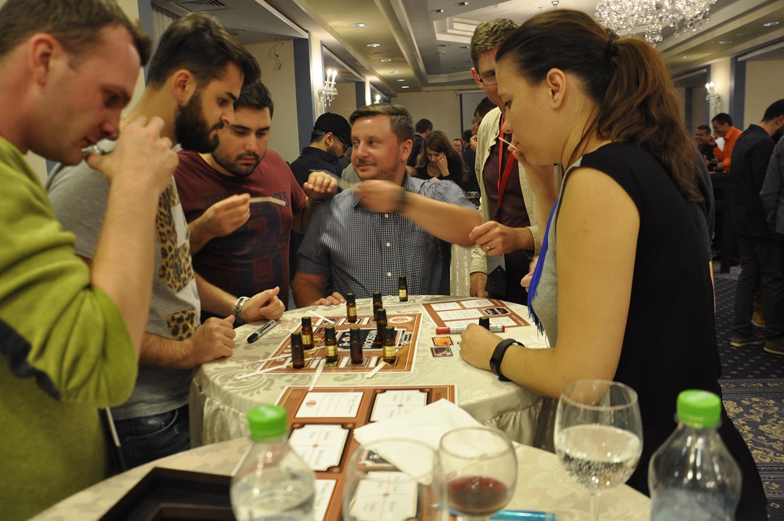 Interakce mezi teamy posouva jejich schopnost sdelovani informaci v programu Whisky Wisdom