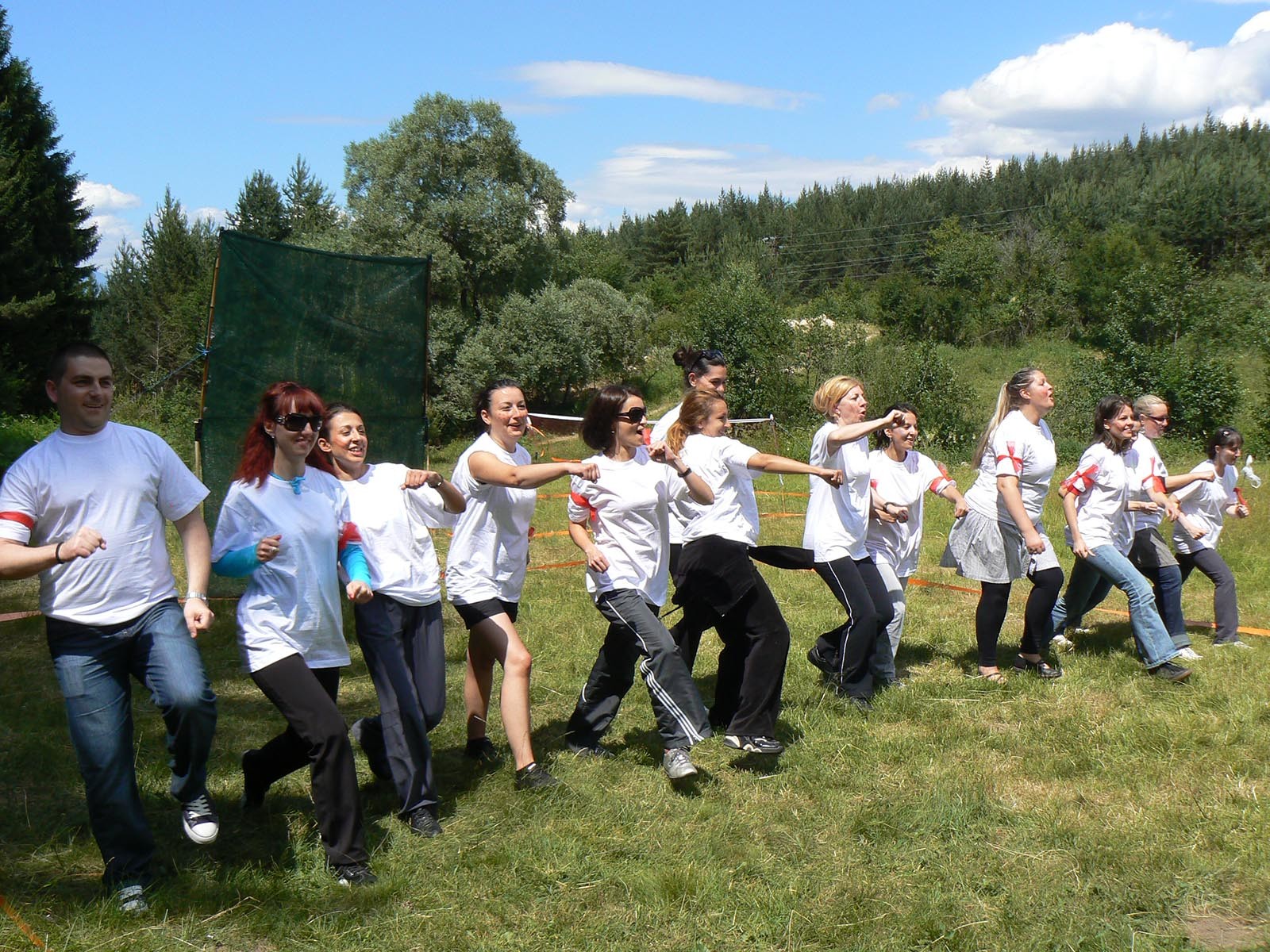 Pred samotnym programem Haka Action prichazi cas na teamove rozcviceni