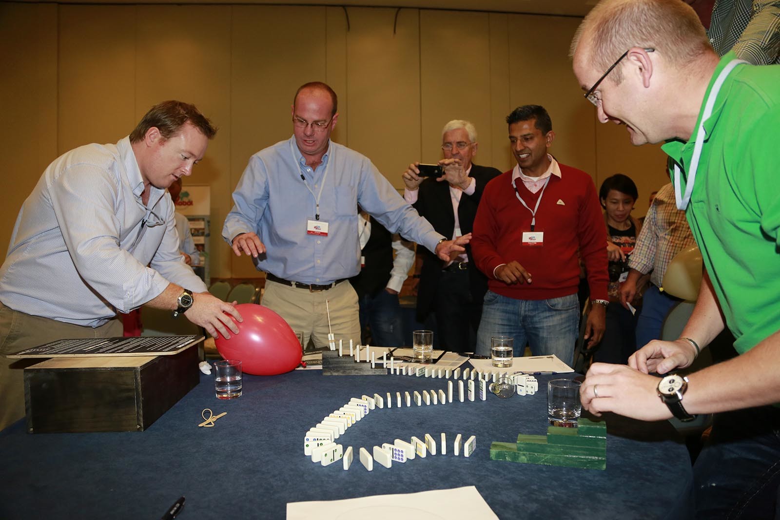 Team vse otestoval a ted se pripravuje na pokus o splneni hry Domino Effect