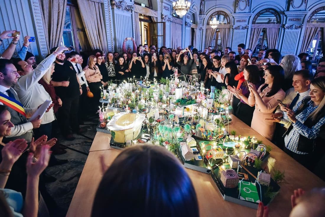 Nezapomenutelny zazitek je podporen osvetlenim celeho mesta ktere ve hre City Build pusobi jako opravdove -