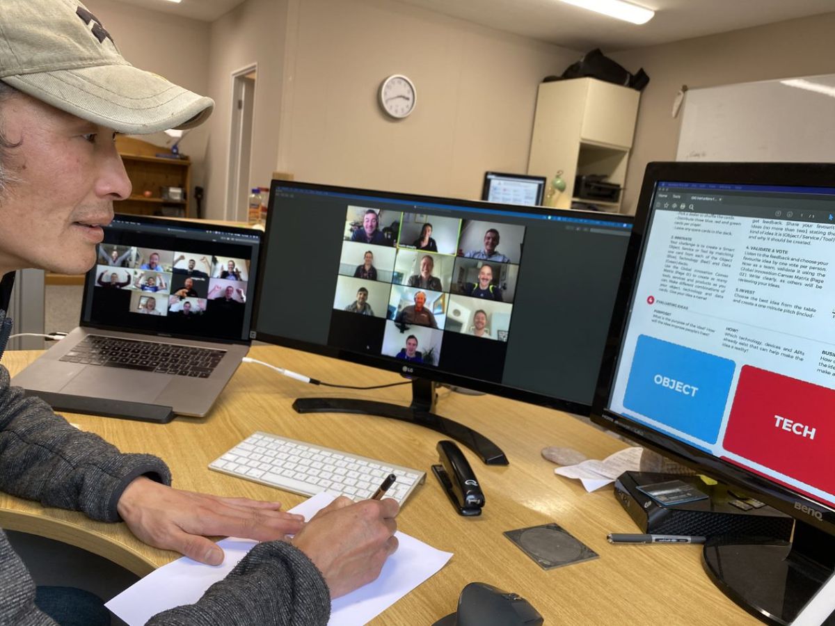 Remote team member is playing Global Innovation Game online teambuilding