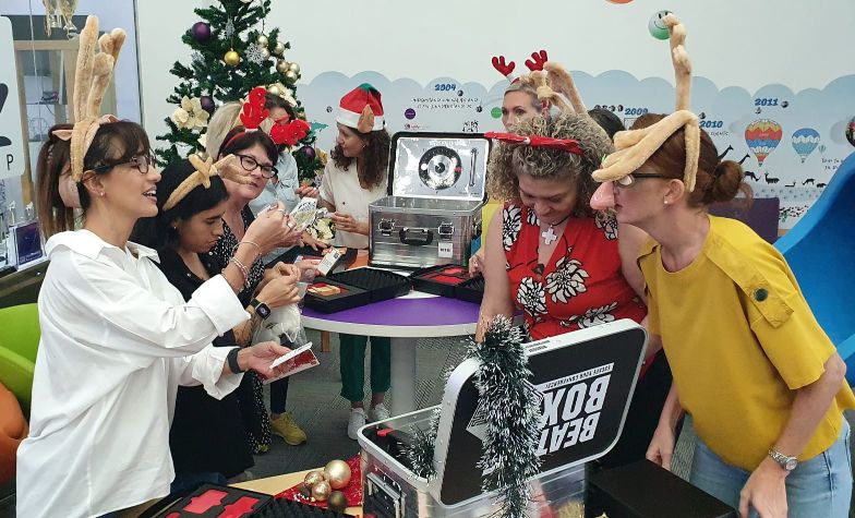 Beat the Box Rescue Santa - Tým účastníků v Dubai